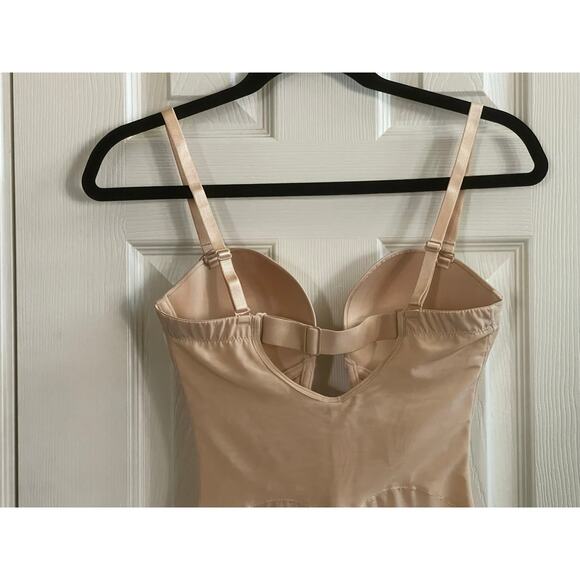 Shapellx MeshSmooth Deep Plunge Bodysuit Beige Size - Medium - Picture 6 of 9